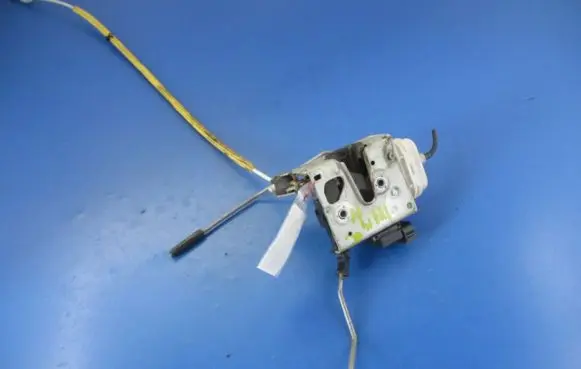Audi A3 S3 8L Front door lock 8L1837Q16C
