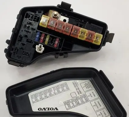 Volvo S70 V70 V70 XC Fuse box set 9128576
