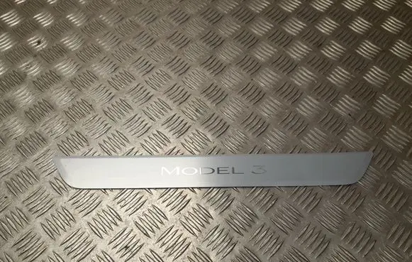 Tesla Model 3 Other sill/pillar trim element 109084400C