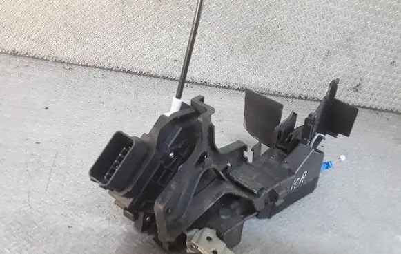 Ford Mondeo MK IV Front door lock 6M2AR21813EC