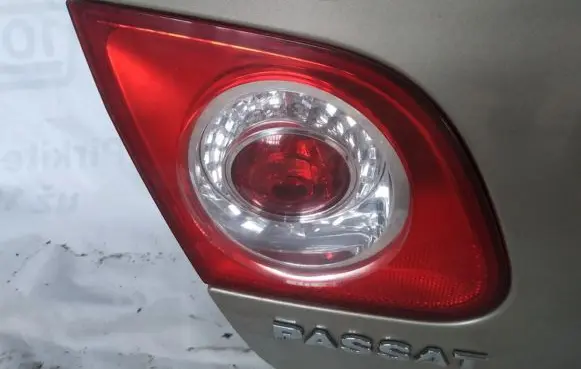 Volkswagen PASSAT B6 Tailgate rear/tail lights