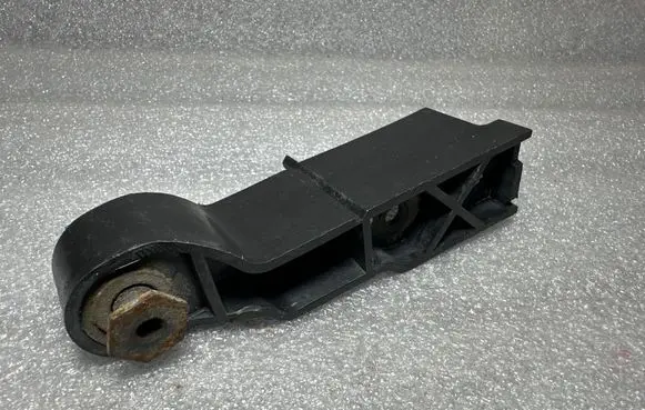 Front bumper mounting bracket