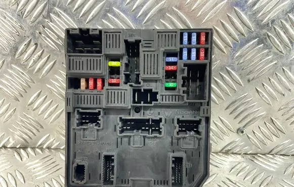 Nissan Qashqai Fuse module 284B75NA1A