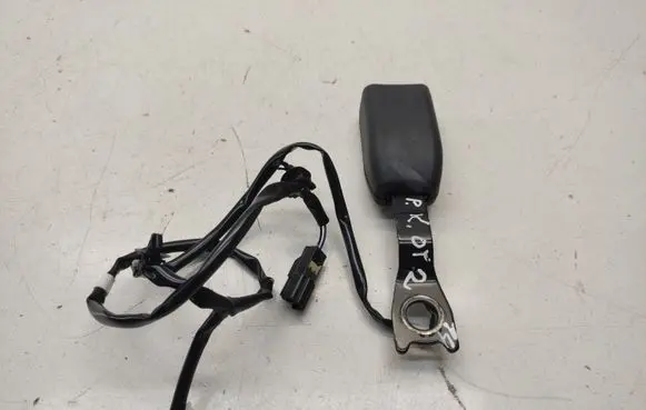 Front seatbelt buckle