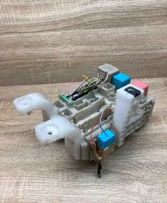 Toyota Prius (XW20) Fuse module 804116048 8G311496