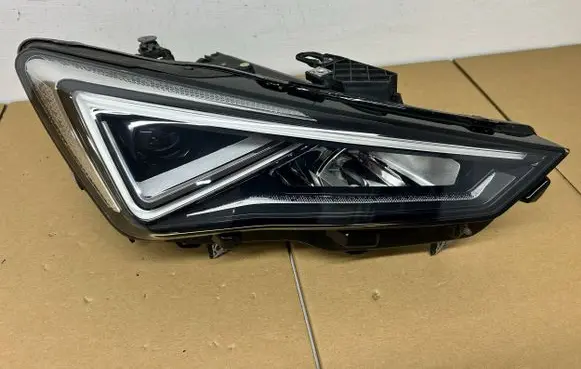 Cupra Formentor Headlight/headlamp 5FG941008E