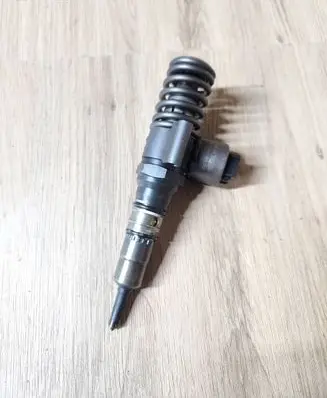 Volkswagen Golf VI Fuel injector 03G130073G
