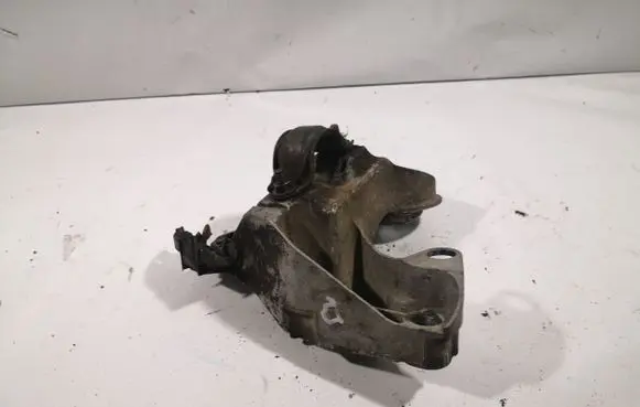 Audi A4 S4 B6 8E 8H Engine mounting bracket 8E0199352F