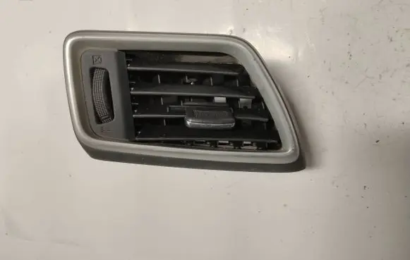 Nissan Qashqai Dashboard side air vent grill/cover trim 687604EA0A