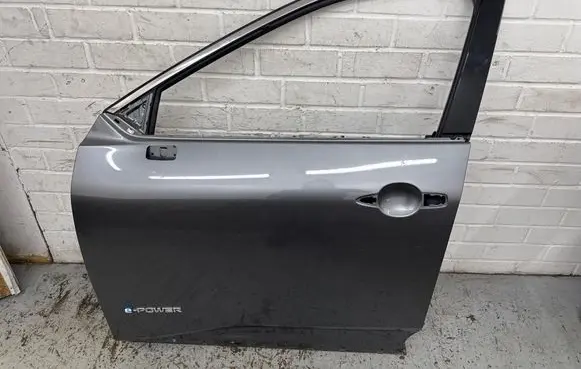 Nissan X-Trail T33 Front door