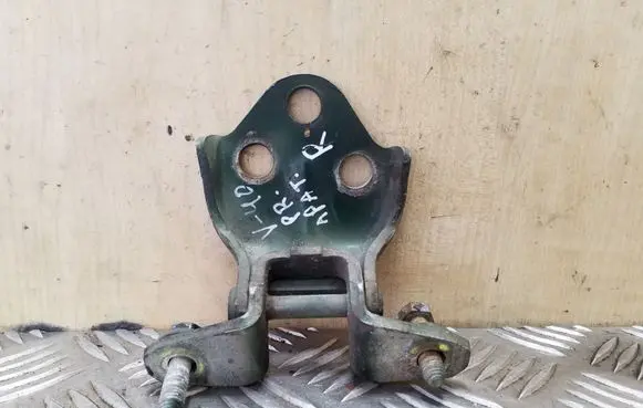 Volvo S40, V40 Front door lower hinge 