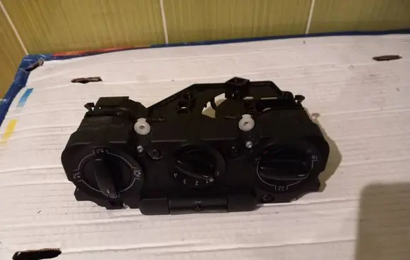 Volkswagen Golf V Climate control unit 1K2820045B 5HB00932226