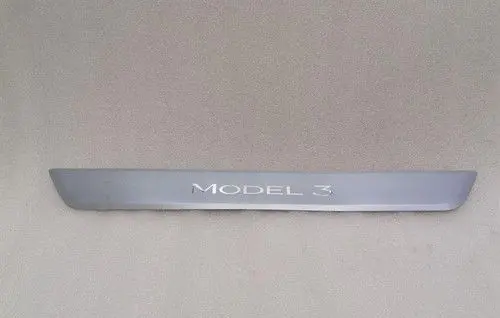 Tesla Model 3 Front door trim (molding) 109084400C