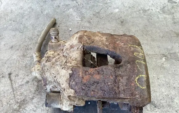 Volkswagen Polo IV 9N3 Front brake caliper
