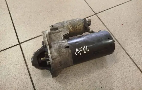 Opel Zafira C Starter motor 0001148004