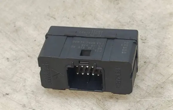 Peugeot 2008 I Seat heating relay 4539528 9673891680 1000137937