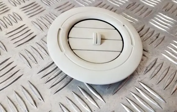 Chrysler Grand Voyager V Air vent grill in roof 