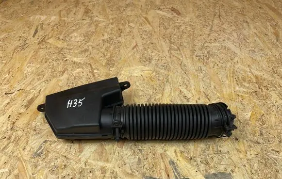 BMW 1 F20 F21 Intake resonator 8513961