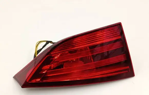 Tailgate rear/tail lights