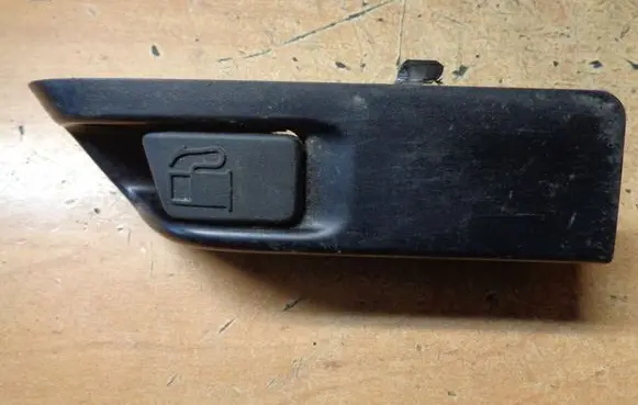 Toyota Auris E180 Fuel cap release pull handle 