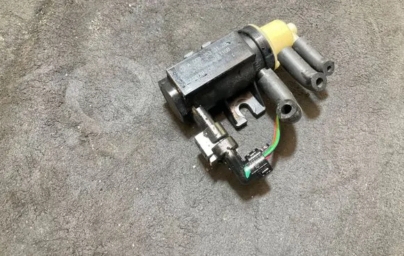 Mercedes-Benz CLS C218 X218 Turbo solenoid valve A0091533128 70078208 13T168