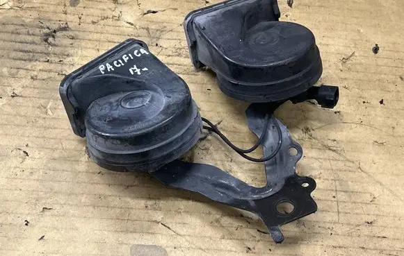 Chrysler Pacifica Horn signal A046495