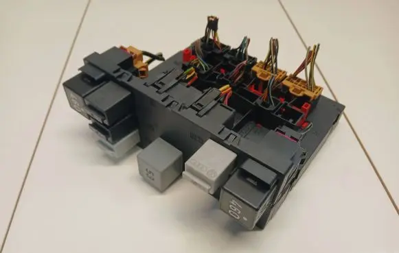 Volkswagen Touran I Comfort/convenience module 3C8937049D 03928247 H54S2602