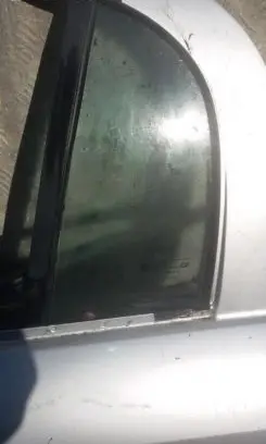 Opel Astra G Rear vent window glass 
