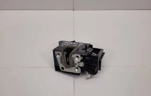 Dacia Sandero III Rear door lock 825033052RB