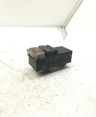 Volkswagen Golf IV Glow plug pre-heat relay 357919506
