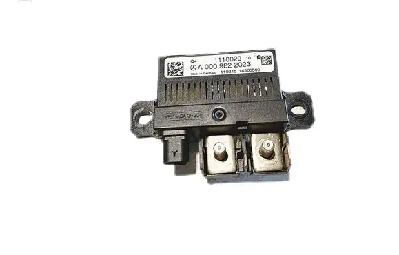 Mercedes-Benz Vito Viano W447 Charging relay A0009822023