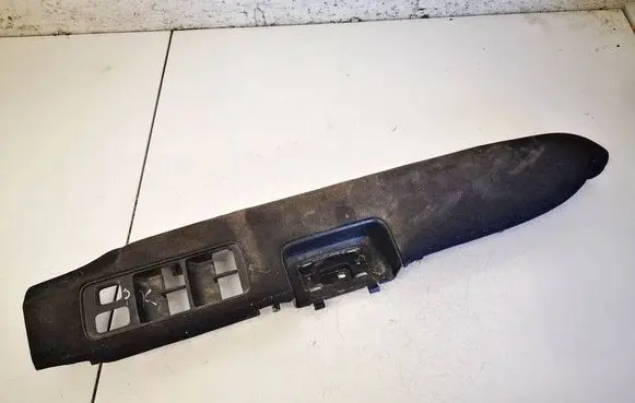 Honda CR-V Front door window switch trim 83550SWW