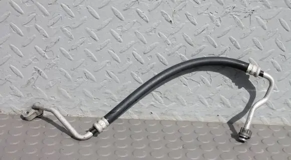 Engine coolant pipe/hose