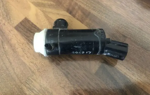 Subaru Impreza III Headlight washer pump 