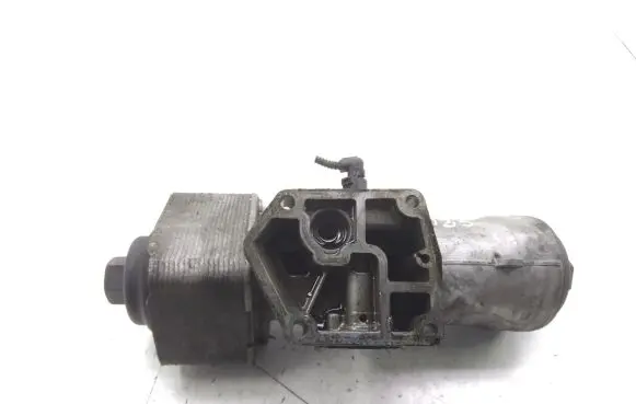 Skoda Octavia Mk2 (1Z) Oil filter mounting bracket
