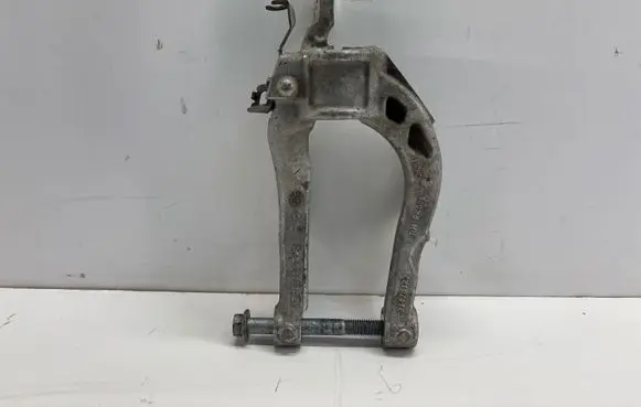 Volvo XC60 Lower shock absorber bracket 31476123