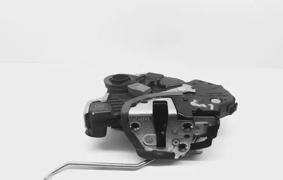 Lexus IS III XE30 Front door lock Q63F0413 A046693