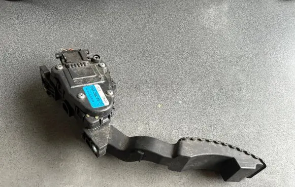 Renault Laguna II Accelerator throttle pedal 8200003392 6PV00811901