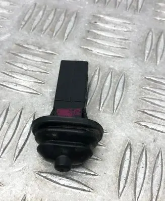 BMW 5 GT F07 Fuel tank opening switch 82289392