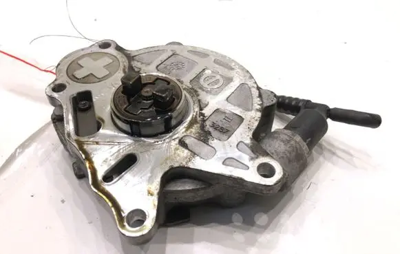 Volkswagen Golf VI Vacuum pump 03L145100