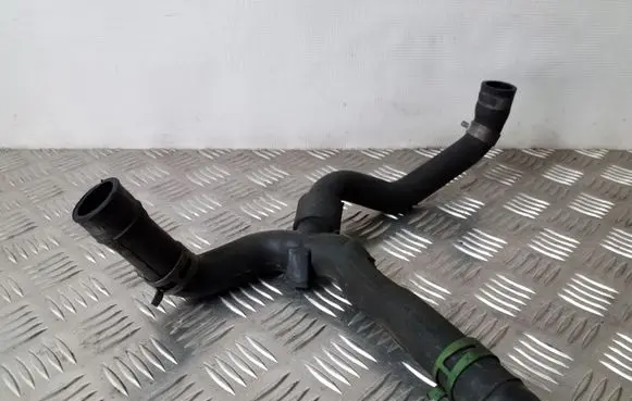 Ford Focus Breather hose/pipe YS6Q6K869AB