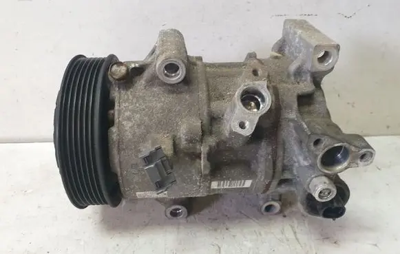 Toyota Avensis T270 Air conditioning (A/C) compressor (pump) 4472806583