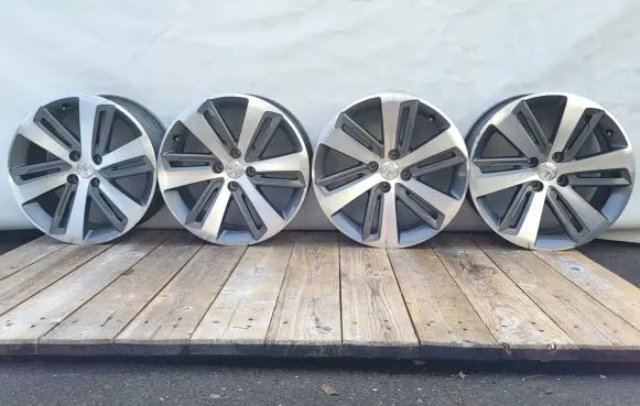 Nissan Qashqai R18 alloy rim 