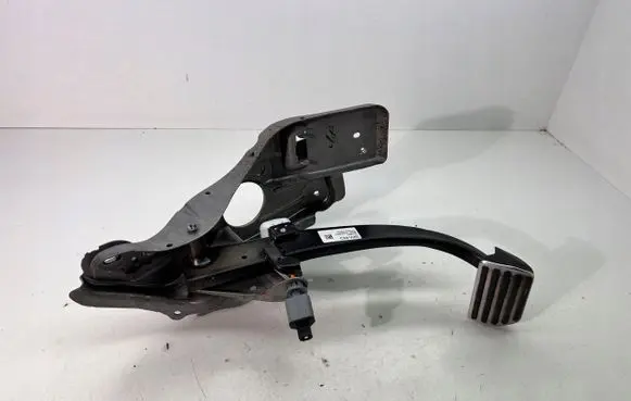 Volvo XC40 Clutch pedal 32212359