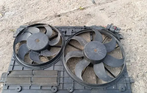 Seat Ibiza IV (6J,6P) Radiator cooling fan shroud 6R0959455E