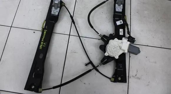 Ford Focus Front door window regulator with motor CM51A23200AF