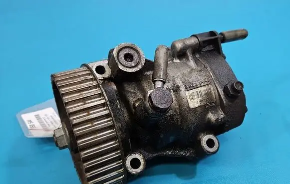 Renault Megane III Fuel injection high pressure pump R9042A070A IMPRK1558544