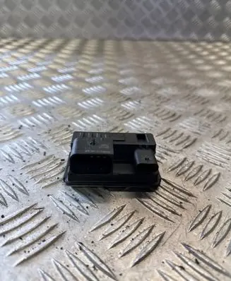 Glow plug pre-heat relay