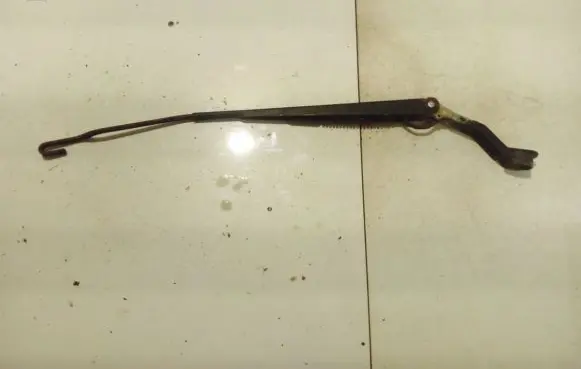 Mitsubishi Colt Front wiper blade arm