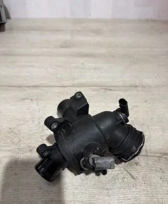 Mercedes-Benz E W212 Thermostat/thermostat housing 917139500